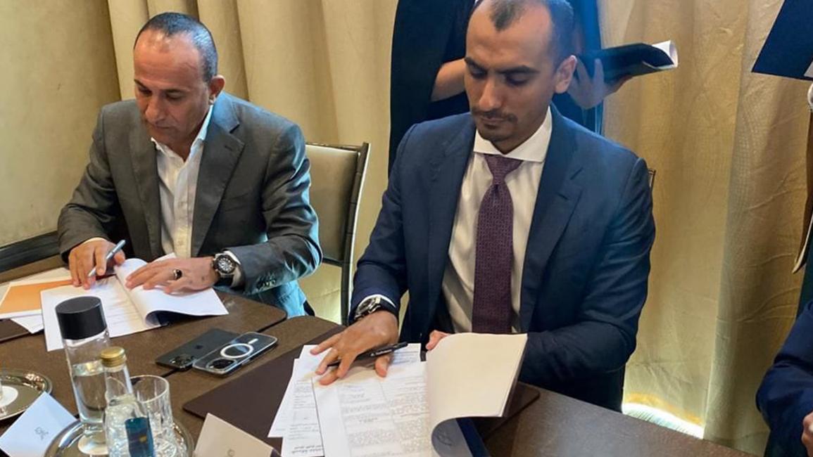 حمد بن طلال آل ثاني وإبراهيم العرجاني يوقعان الاتفاق