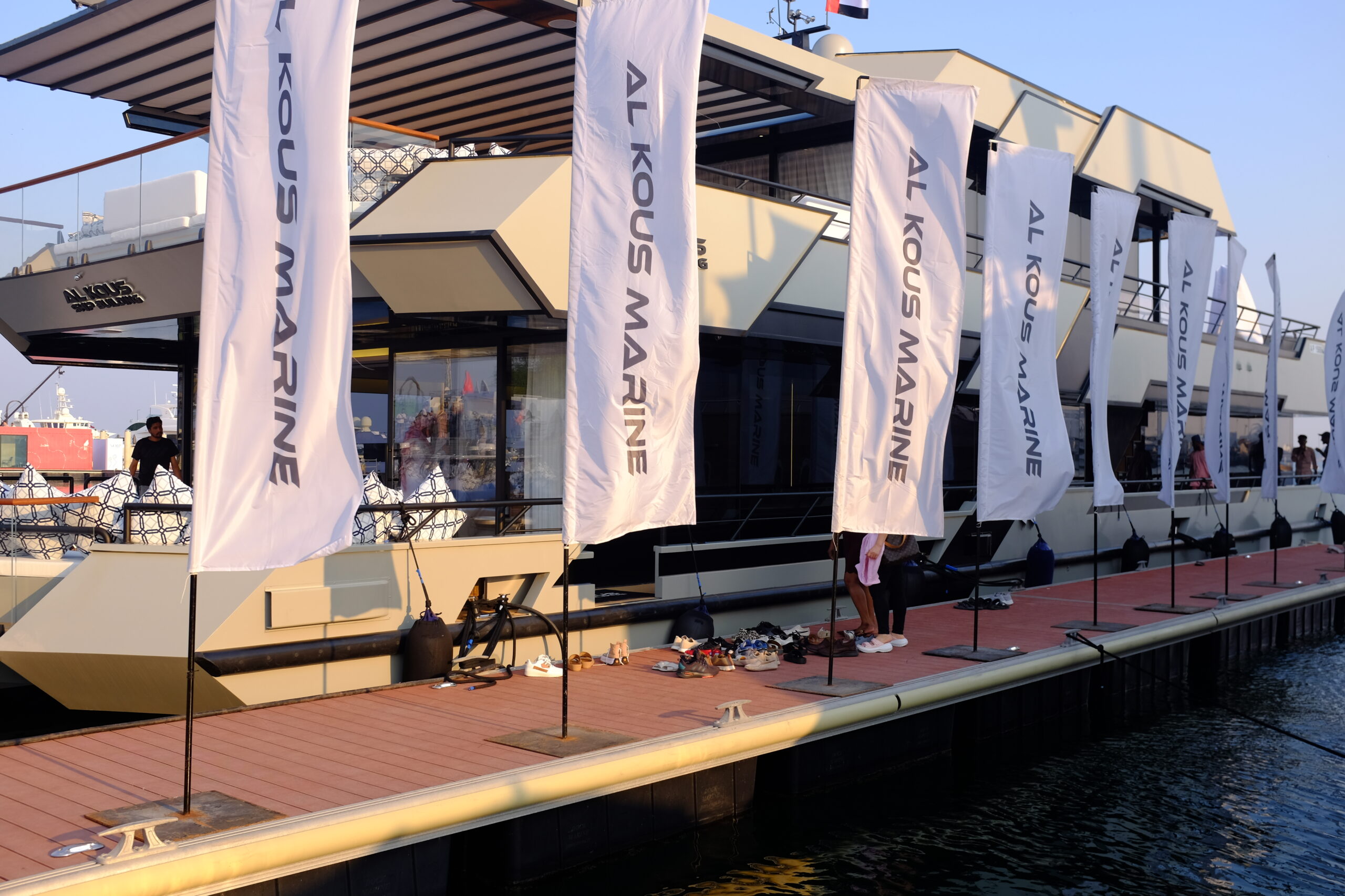 يخت القصر العائم