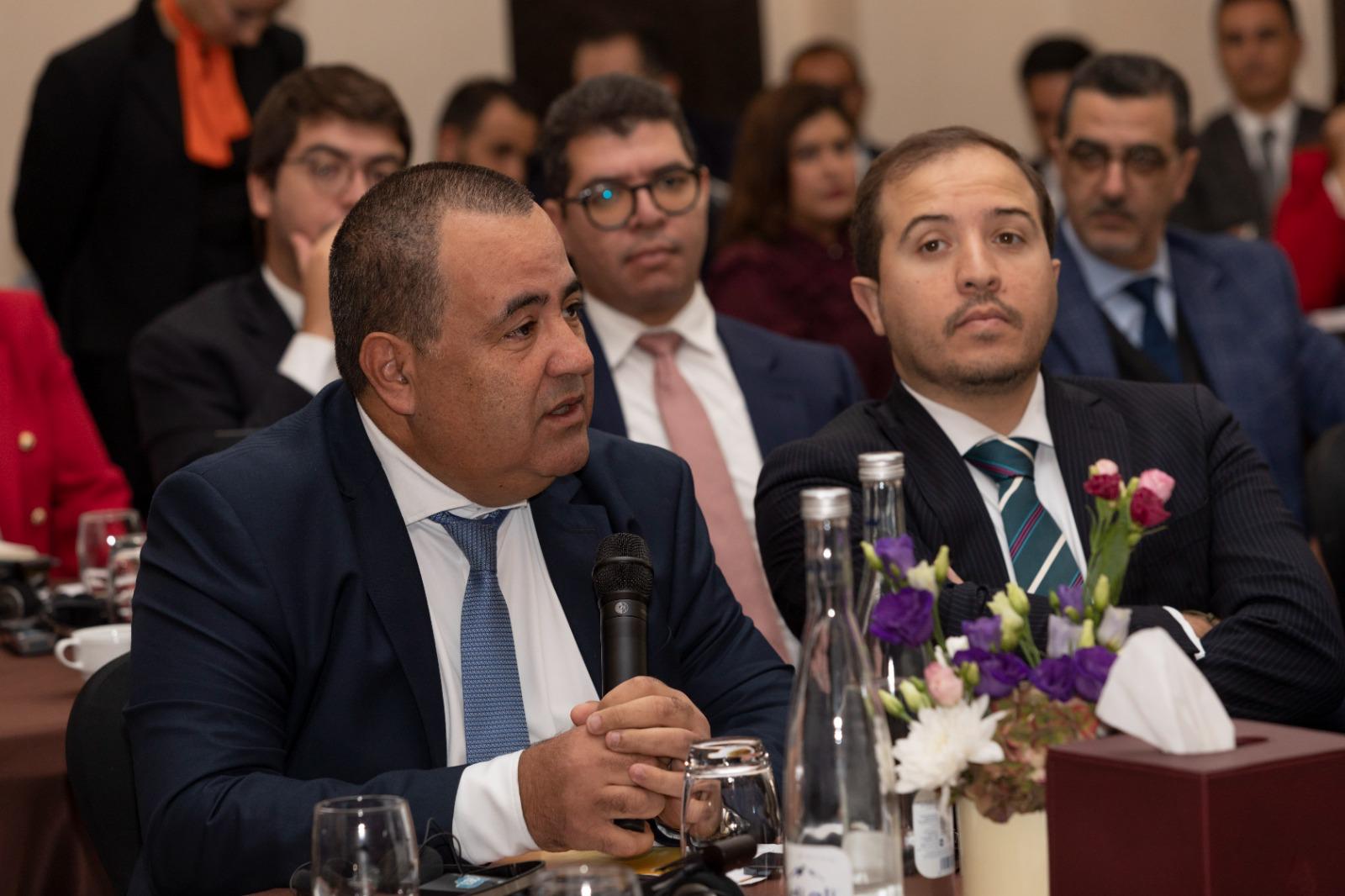 وفد اللجنة العليا التجربة القطرية في تنظيم البطولة العالمية