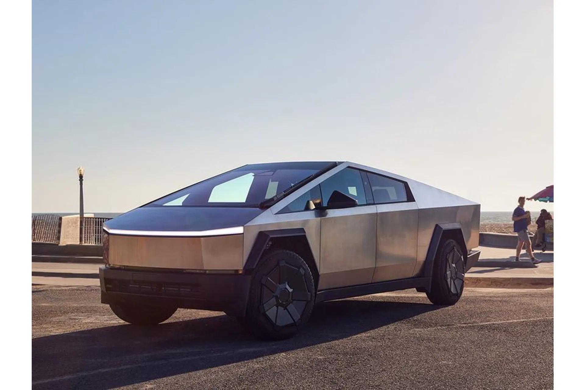 سيارة سايبر تراك في قطر