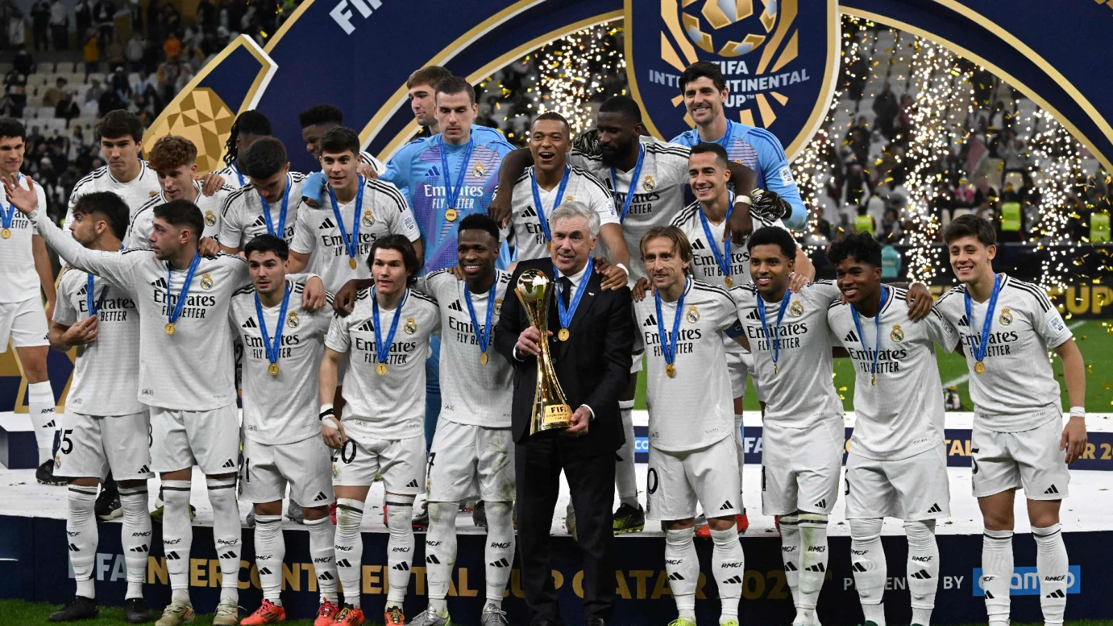 ريال مدريد يتوج بكأس القارات