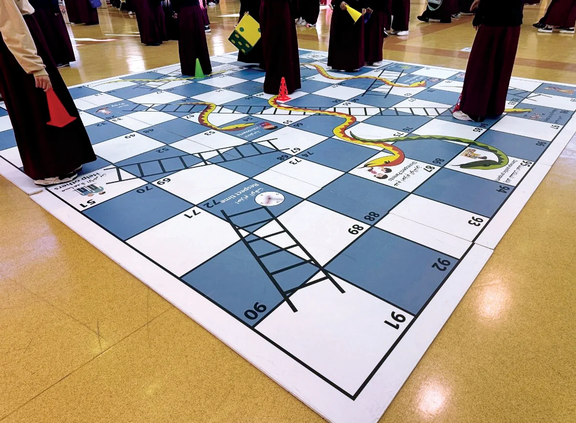 لعبة السلم والثعبان المطورة