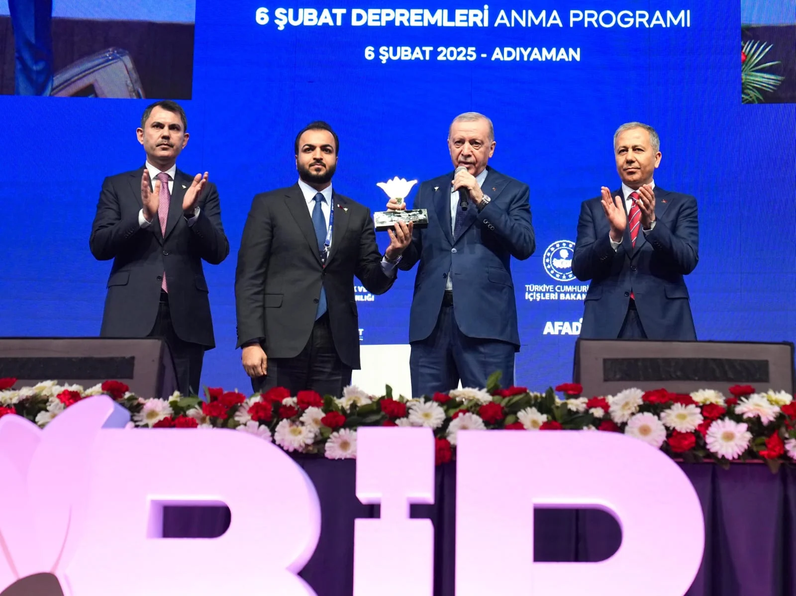 أردوغان يكرم دولة قطر