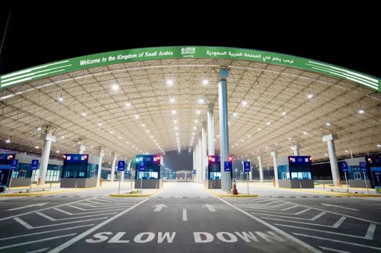 بعد 3 كيلومترات من معبر أبو سمرة القطري