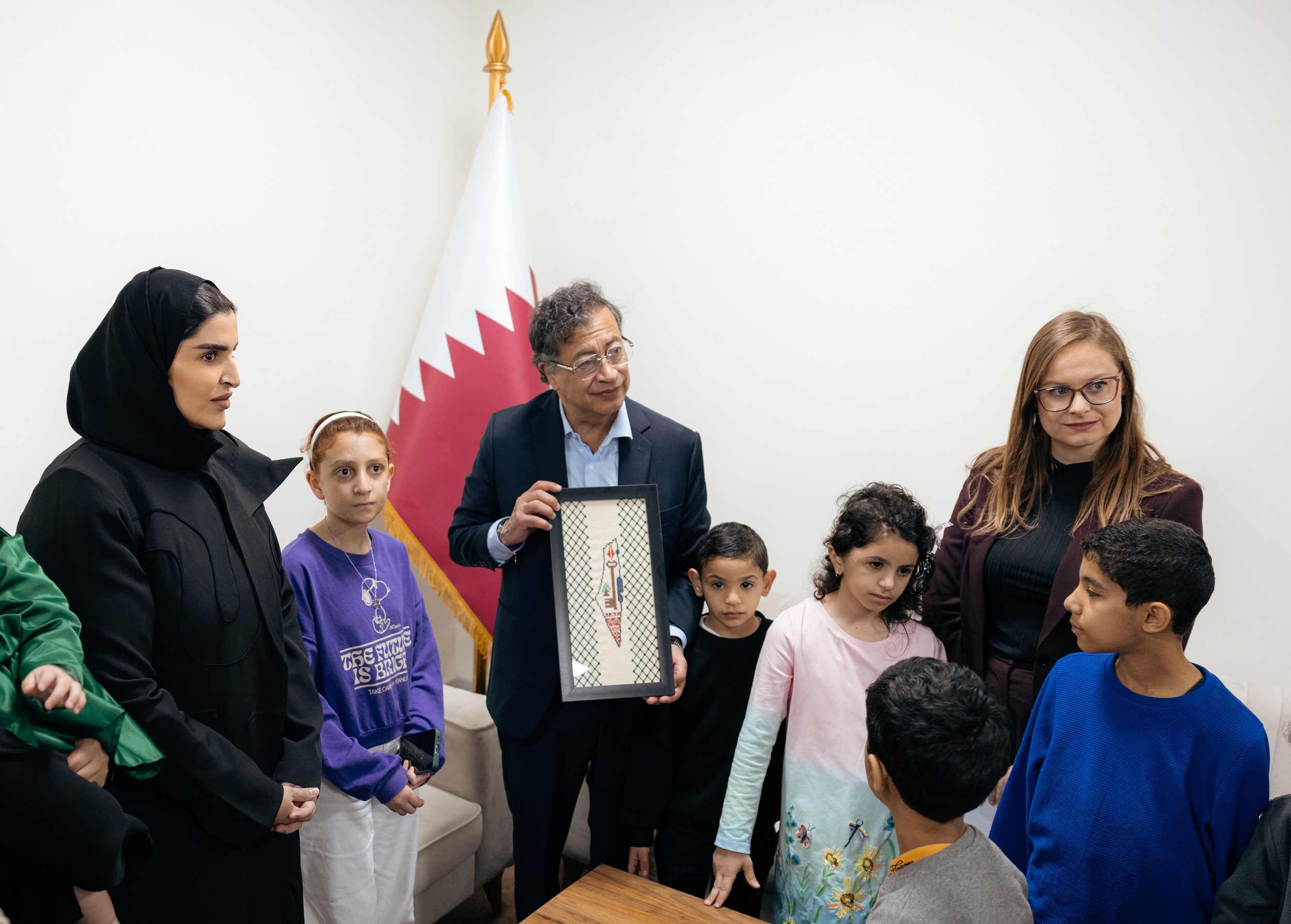 الرئيس الكولومبي يزور الفلسطينيين في دولة قطر