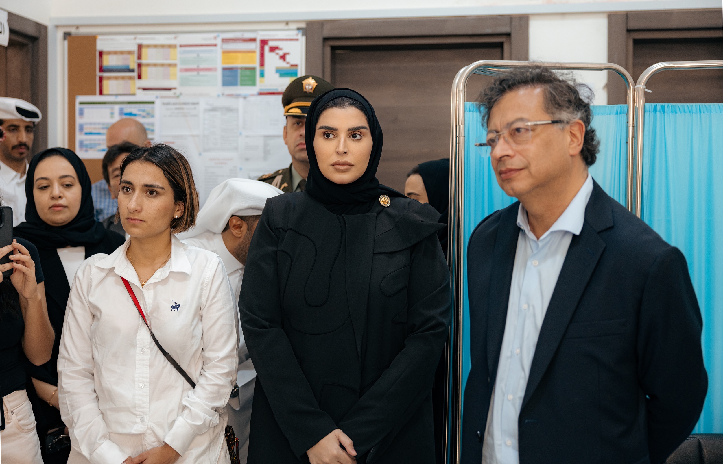 الرئيس الكولومبي يزور الفلسطينيين في دولة قطر