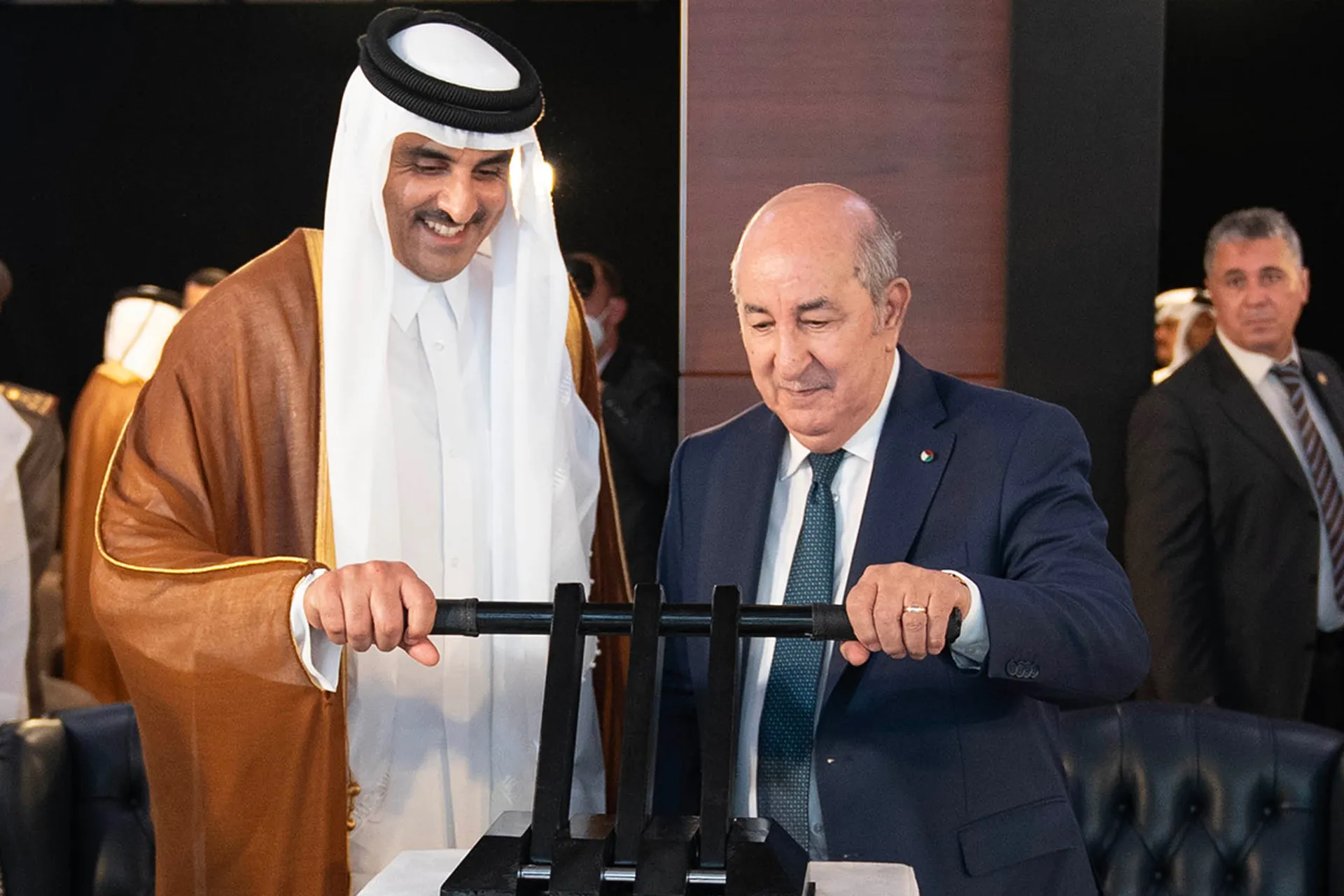 أمير دولة قطر ورئيس الجزائر 