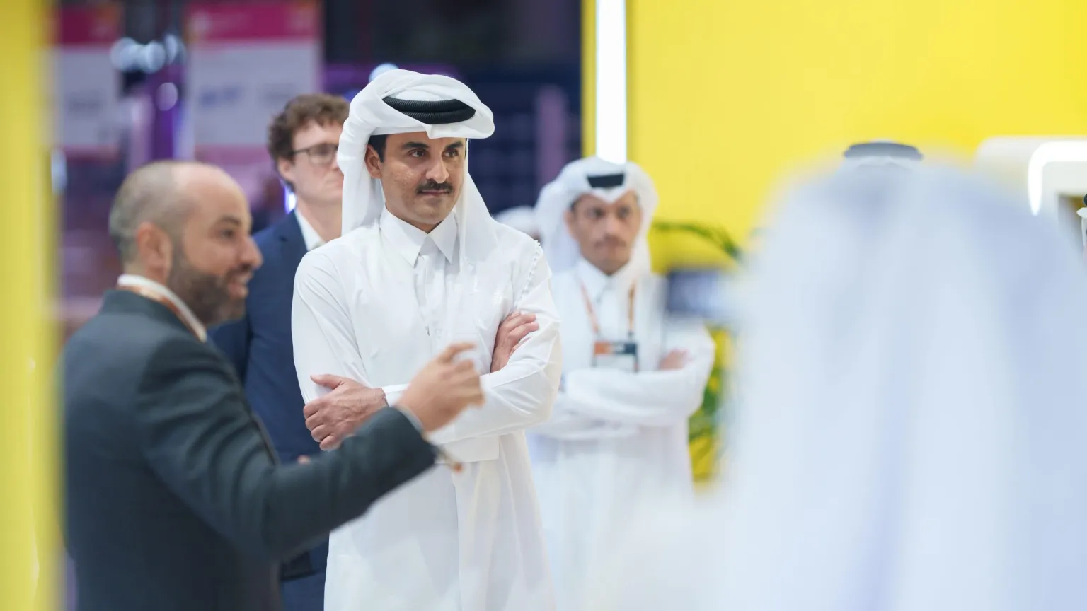 أمير قطر يزور قمة الويب