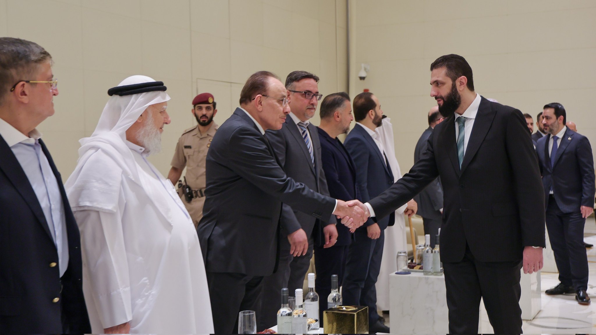 أحمد الشرع يلتقي الجالية السورية في قطر
