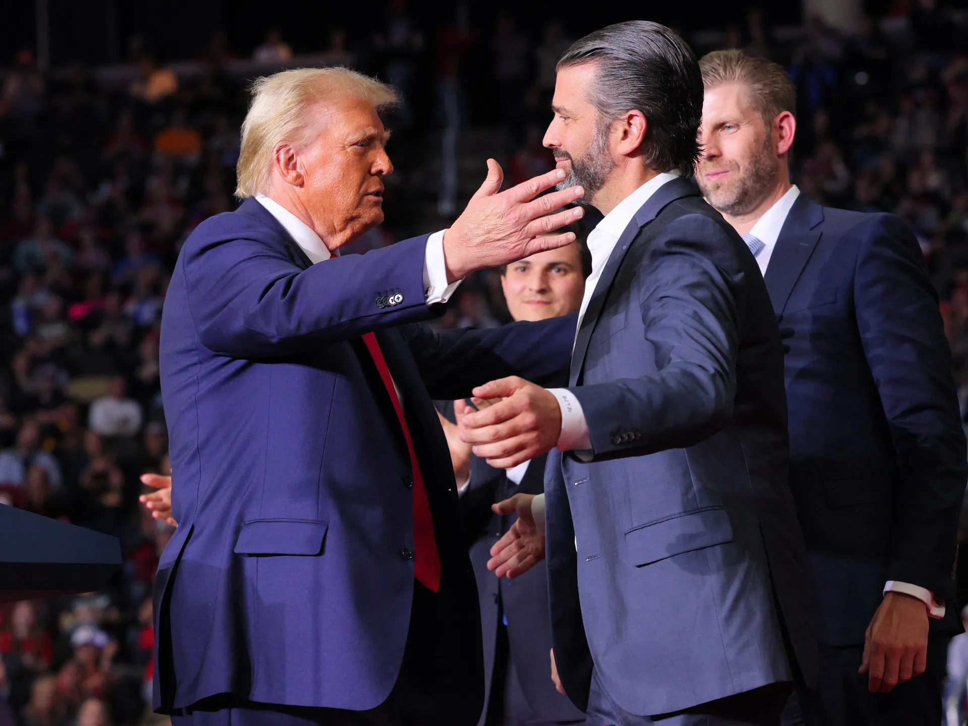 ترامب الابن ينفي من قطر