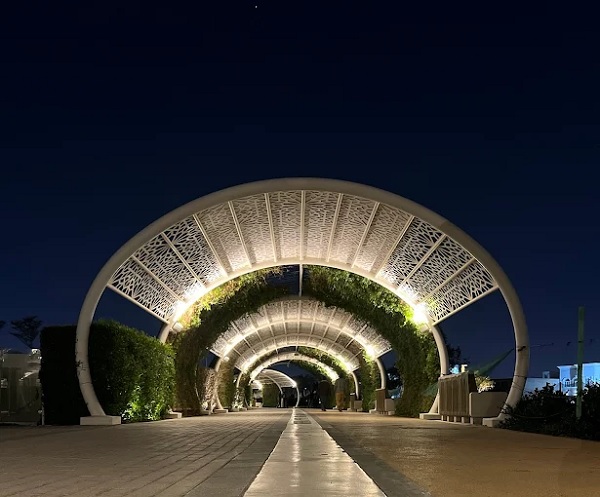 الحدائق المكيّفة في قطر: رياضة وترفيه بلا حرّ