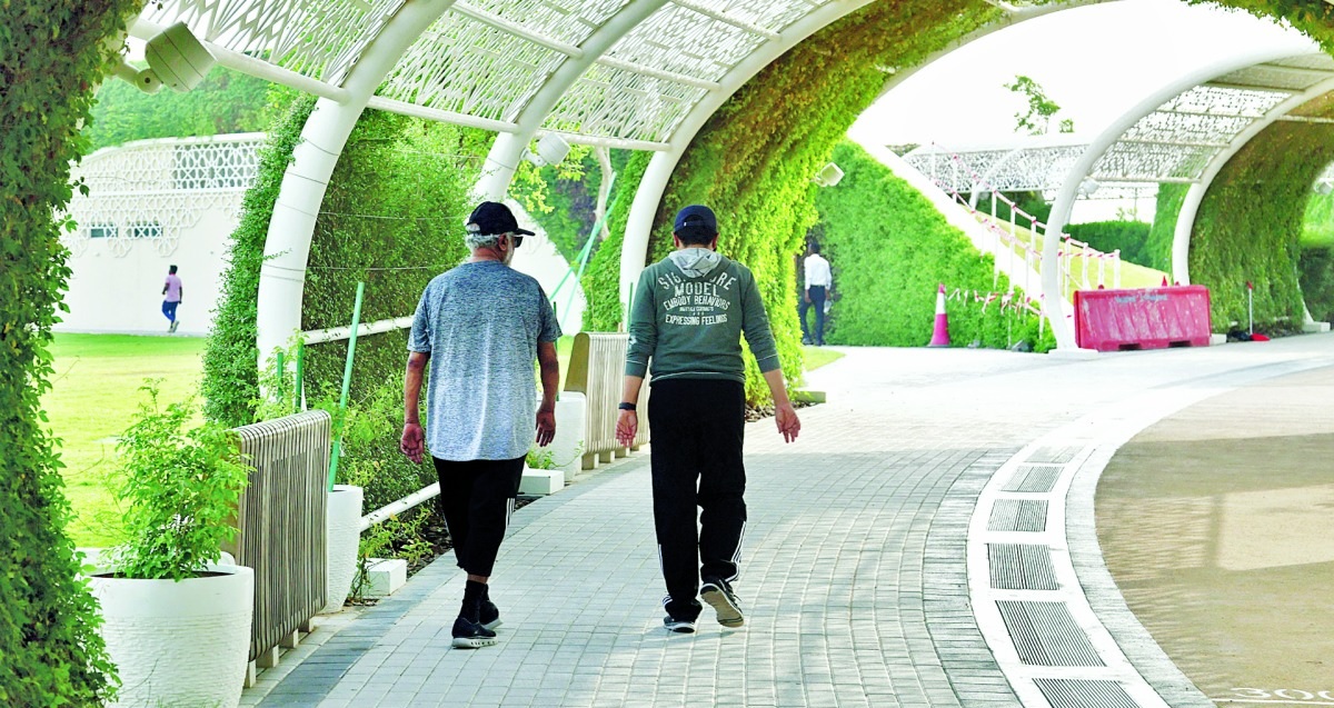 الحدائق المكيّفة في قطر: رياضة وترفيه بلا حرّ