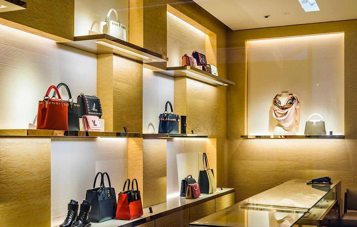 لماذا يدفع الخليجيون آلاف الدولارات مقابل السلع الفاخرة المستعملة؟