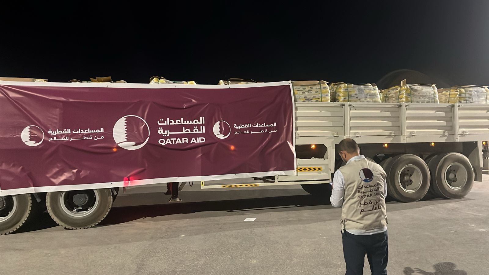 قطر ترسل 49 شاحنة مساعدات إنسانية إلى غزة