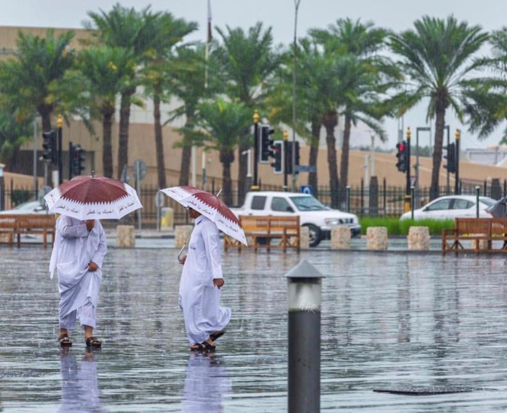 شاهد أمطار صيفية مفاجئة في شمال قطر