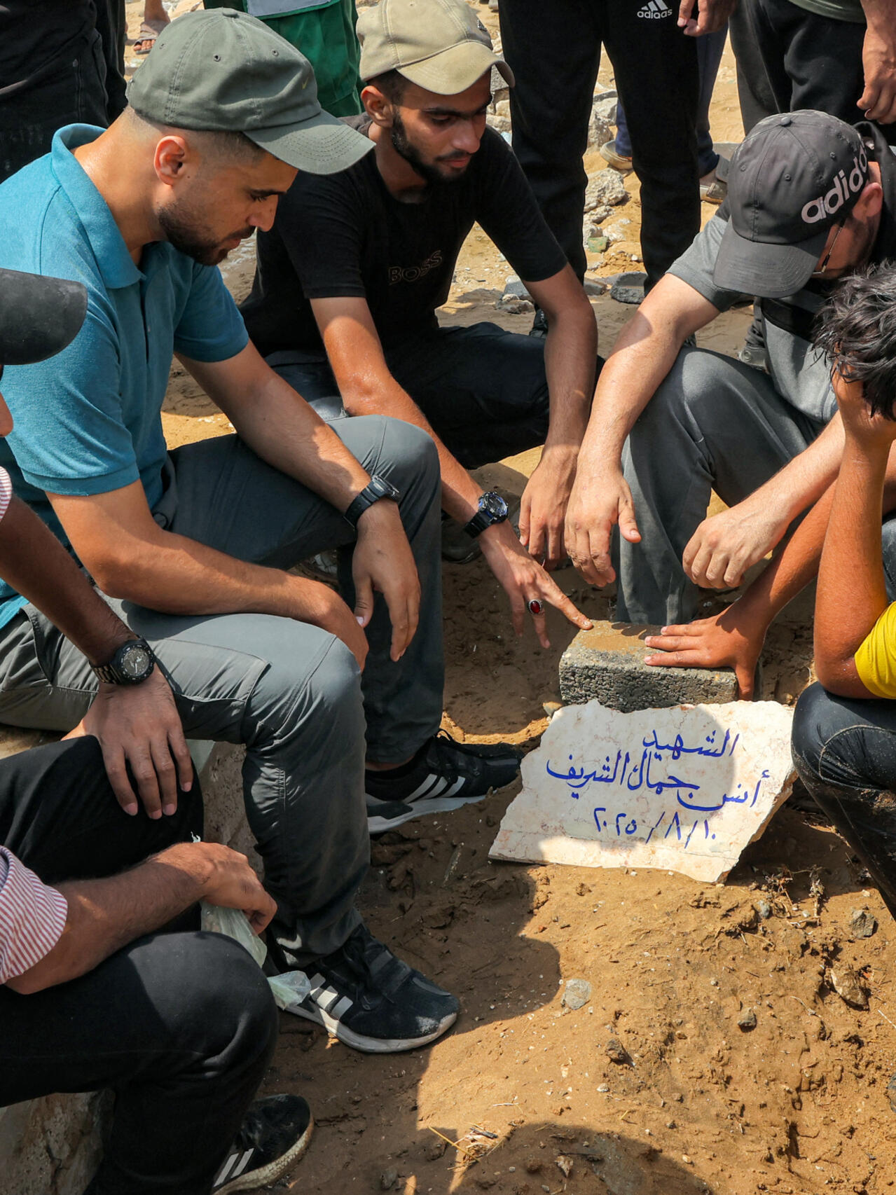 أنس شريف يرسل رسالة من القبر