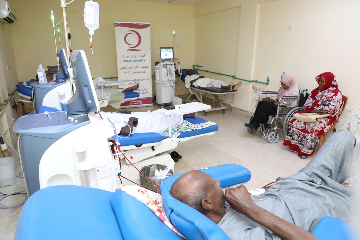 قطر الخيرية تقدم أجهزة غسيل الكلى الحديثة لدعم المرضى في السودان