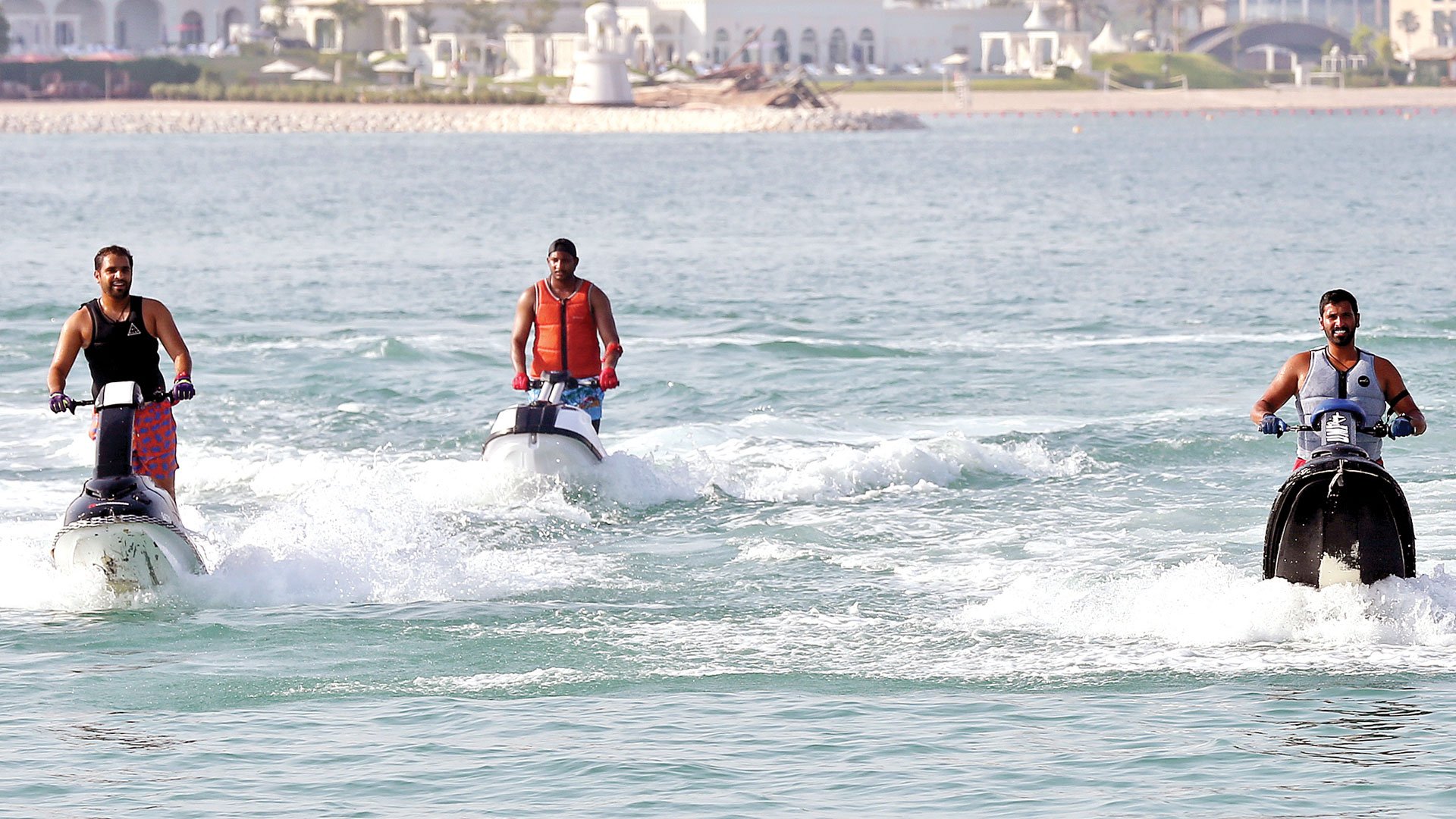 المواصلات توقف حركة الملاحة البحرية مؤقتاً من مطار حمد الدولي إلى لوسيل