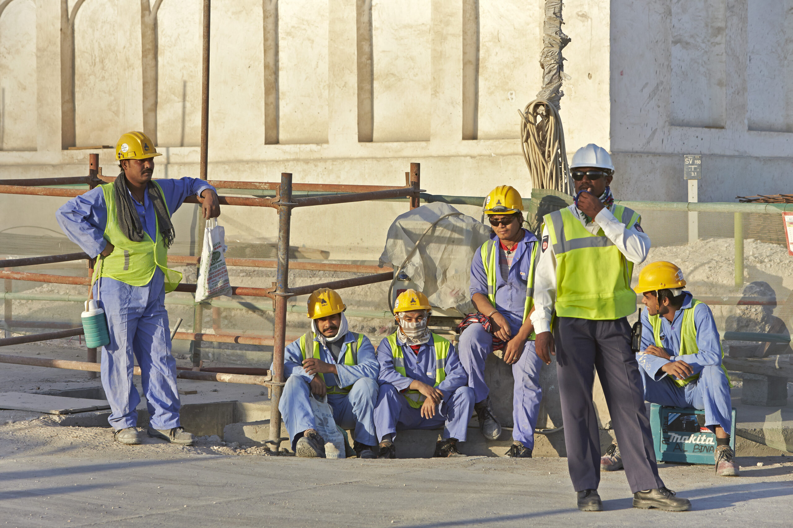 حظر العمل في الأماكن المكشوفة