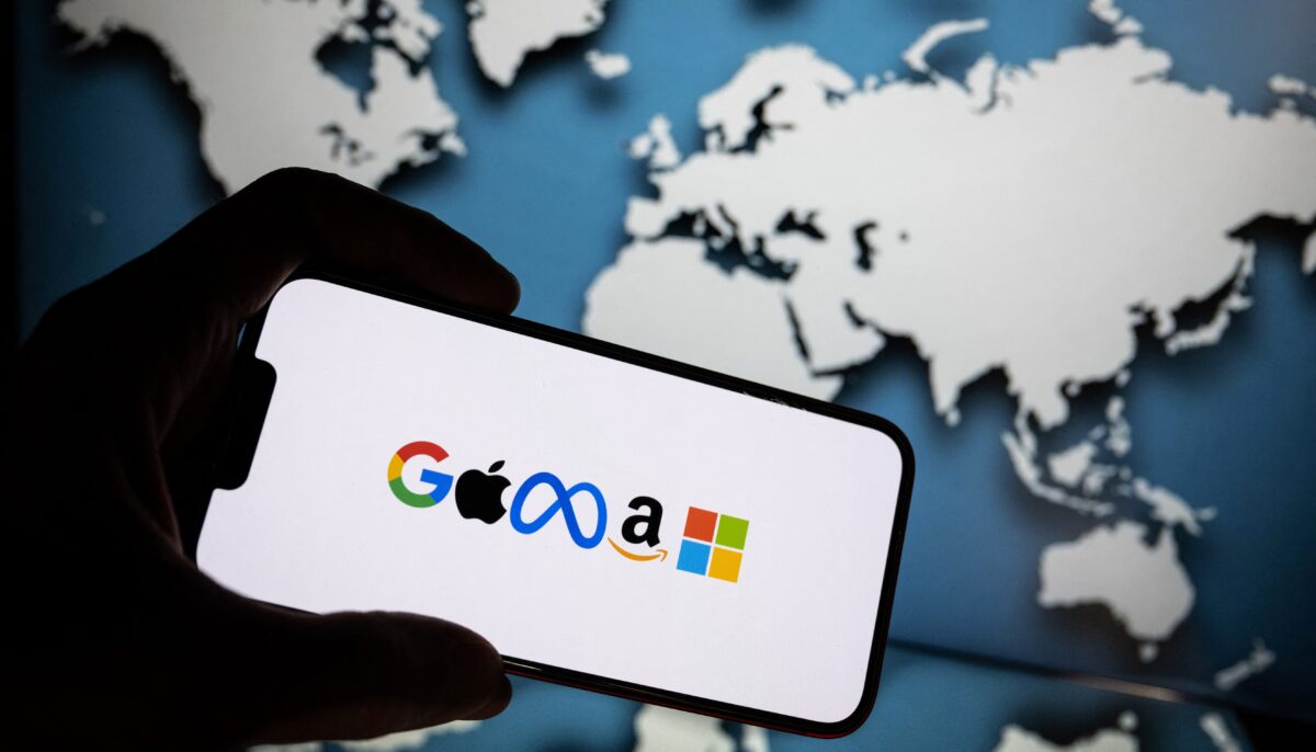 شركة كوكا كولا تدعم إسرائىل 