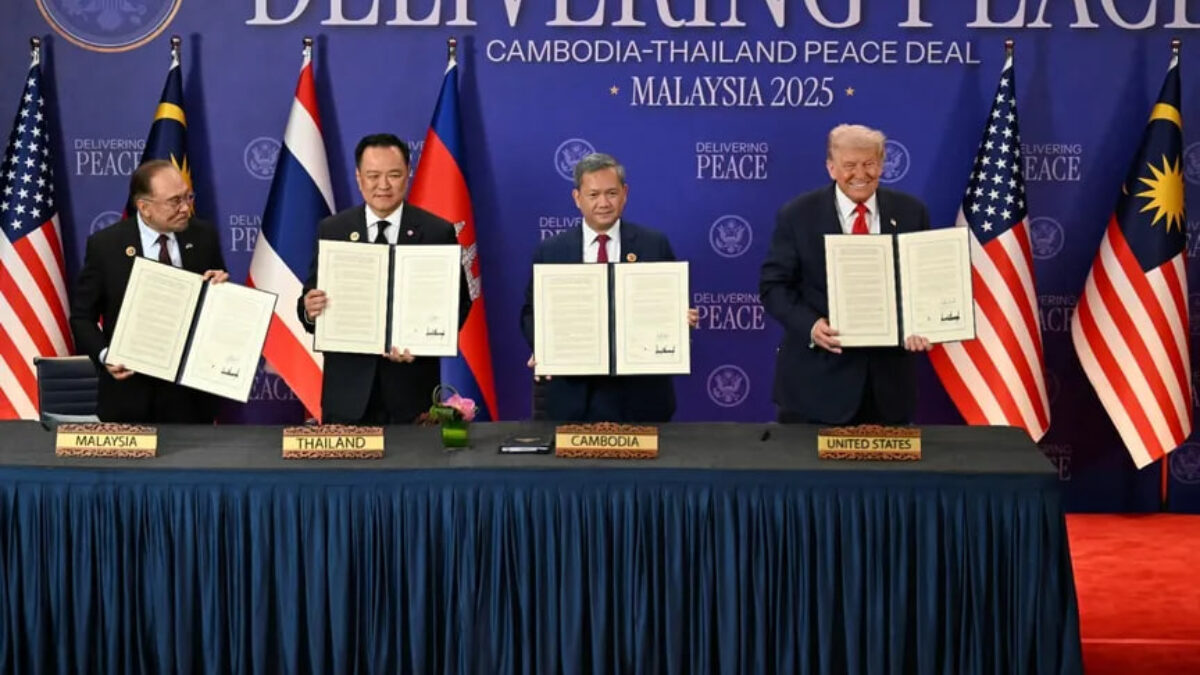 ترامب يعلن من كوالالمبور إنهاء الحرب الثامنة في عهده