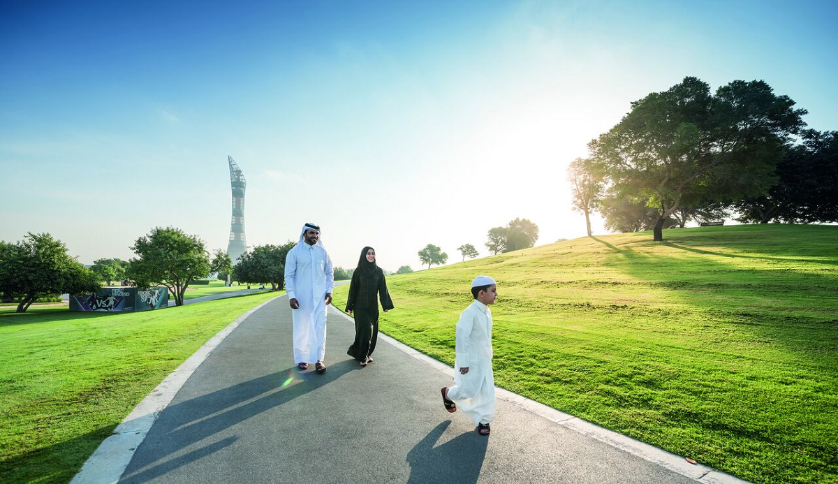 كيف غيّرت التكنولوجيا شكل العلاقات الاجتماعية في المجتمع القطري؟