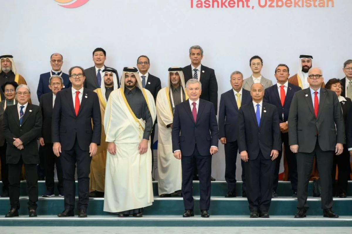 رئيس أوزبكستان يقلّد الشيخ جوعان بن حمد آل ثاني وسام الشرف الأولمبي