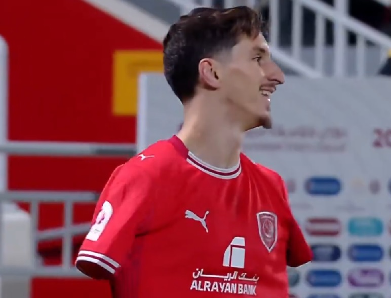 النجم الجزائري عادل بولبينة لاعب الدحيل