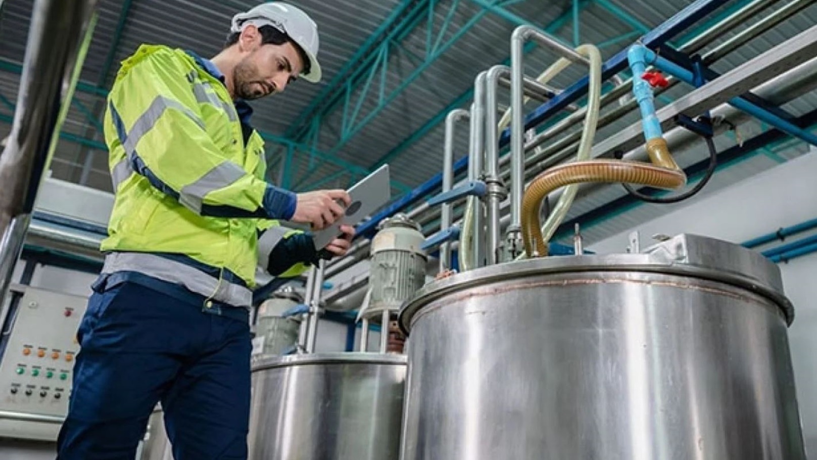 قطر تؤكد استمرار عمل مصانع الغذاء والمياه بكامل طاقتها