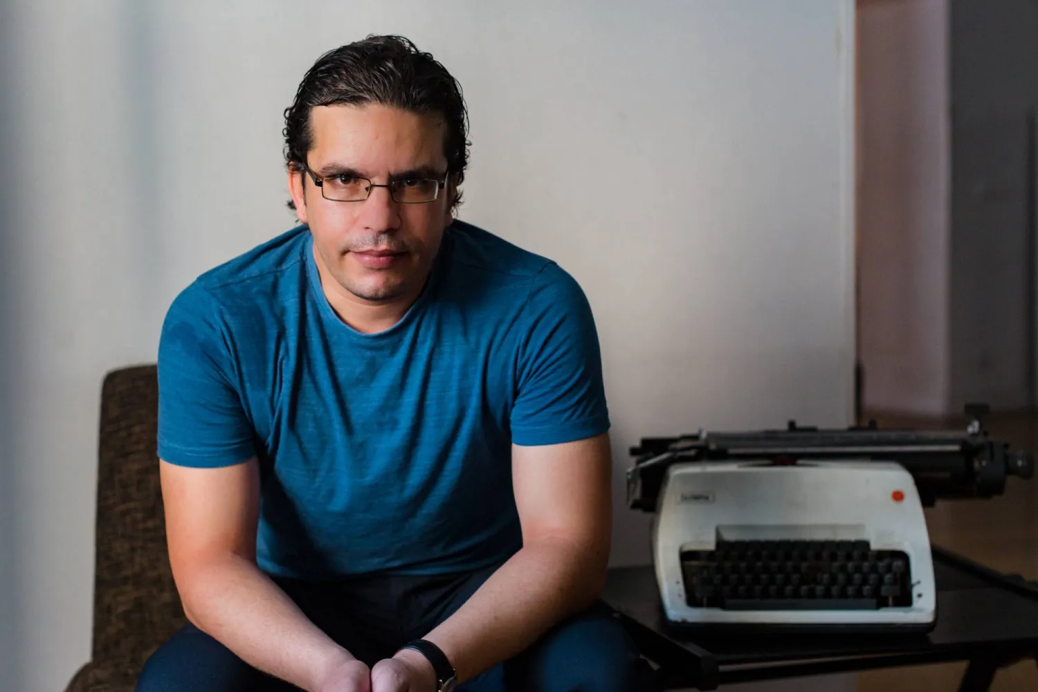 تتويج جديد للأدب الجزائري بفوز سعيد خطيبي بالبوكر العربية 2026.