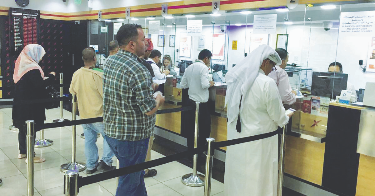 بدلاً من الضرائب.. كيف يمكن لقطر الاستفادة من مليارات التحويلات الخارجية سنويًا؟