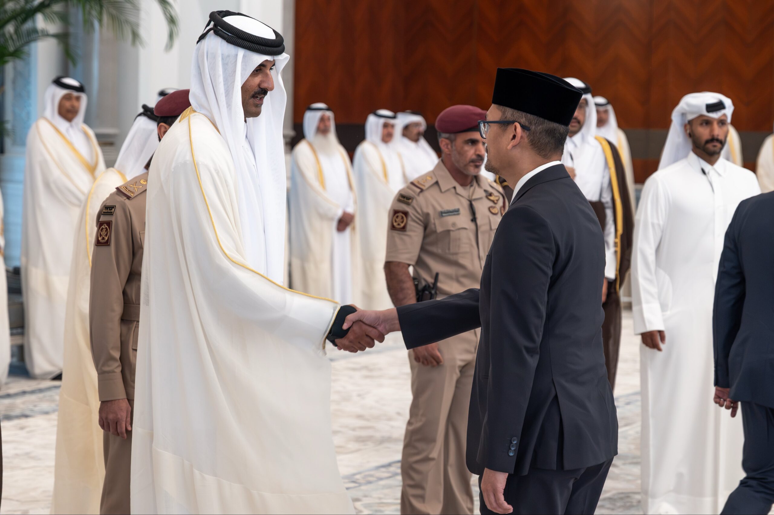 أميرقطر يستقبل جموع المعزين بوفاة الأمير الوالد الشيخ حمد بن خليفة آل ثاني في قصر لوسيل